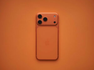 Using iPhone 17 Pro Max with Small Hands, One Year Review